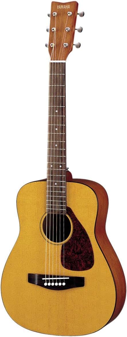 Guitarra acústica Yamaha JR1 tamaño 3/4 con funda, ideal para principiantes y niños.